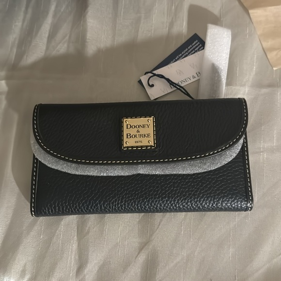 🔥🌝💰DOONEY & BOURKE BUNDLE BRAND 🔥 NEW HOT OFF THE SHELF WITH MATCHING WALLET - Picture 3 of 12